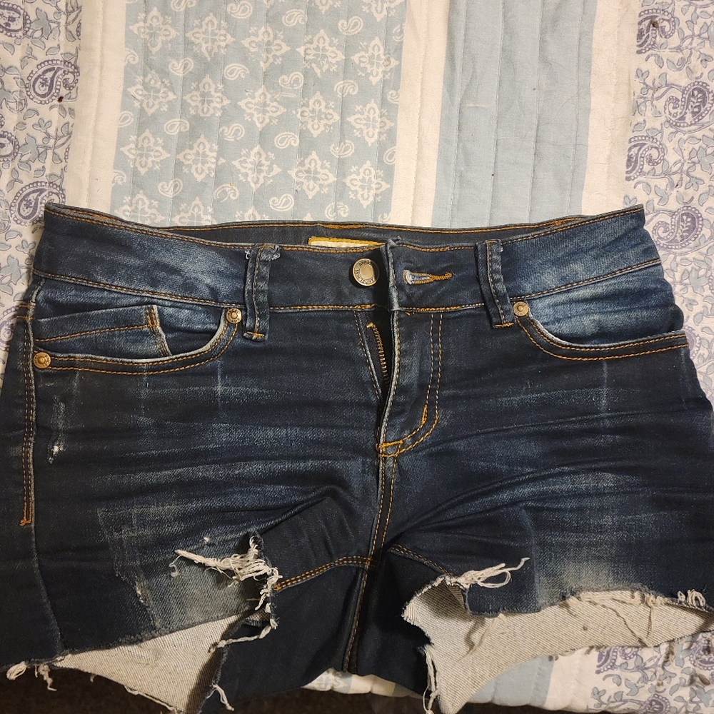 Dark wash short shorts